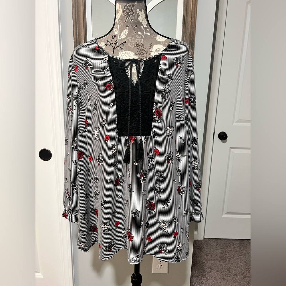 DR2 striped and floral Tie Front tunic length Blouse